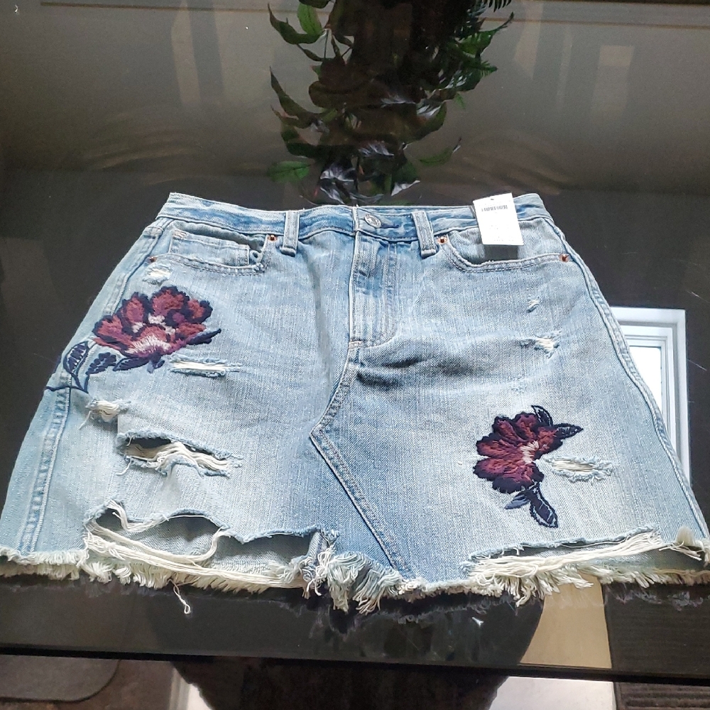 Abercrombie&Fitch 26Reg blue denim Embroidered Rip Skirt 27"L